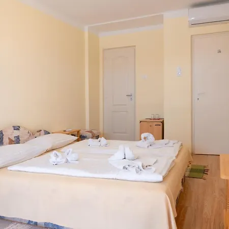 Sylvia Haz Guest house *